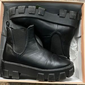Black slip on Xanthos boots
